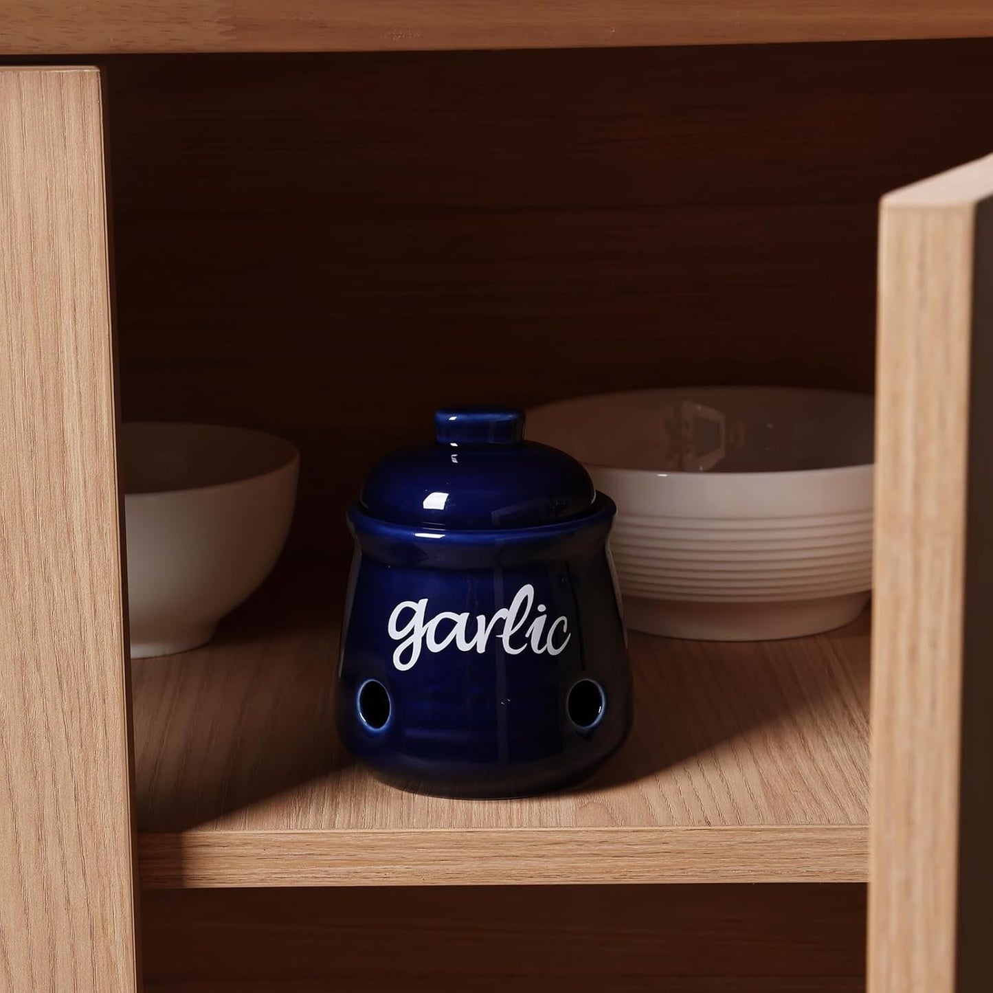 HAOTOP Garlic Keeper with Lid, Ceramic Mini Garlic Saver Container for Countertop, Farmhouse Kitchen Decor (Navy)