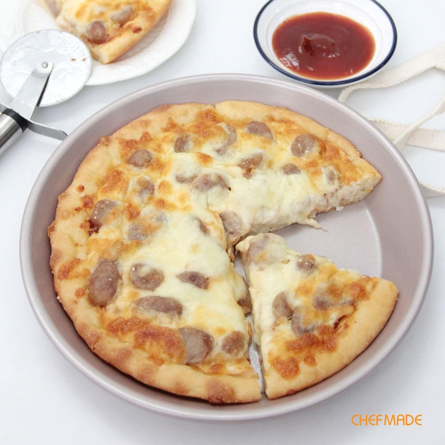 CHEFMADE 9-Inch Round Cake Pan, Non-Stick Pizza and Pie Bakeware for Oven Baking (Champagne Gold)