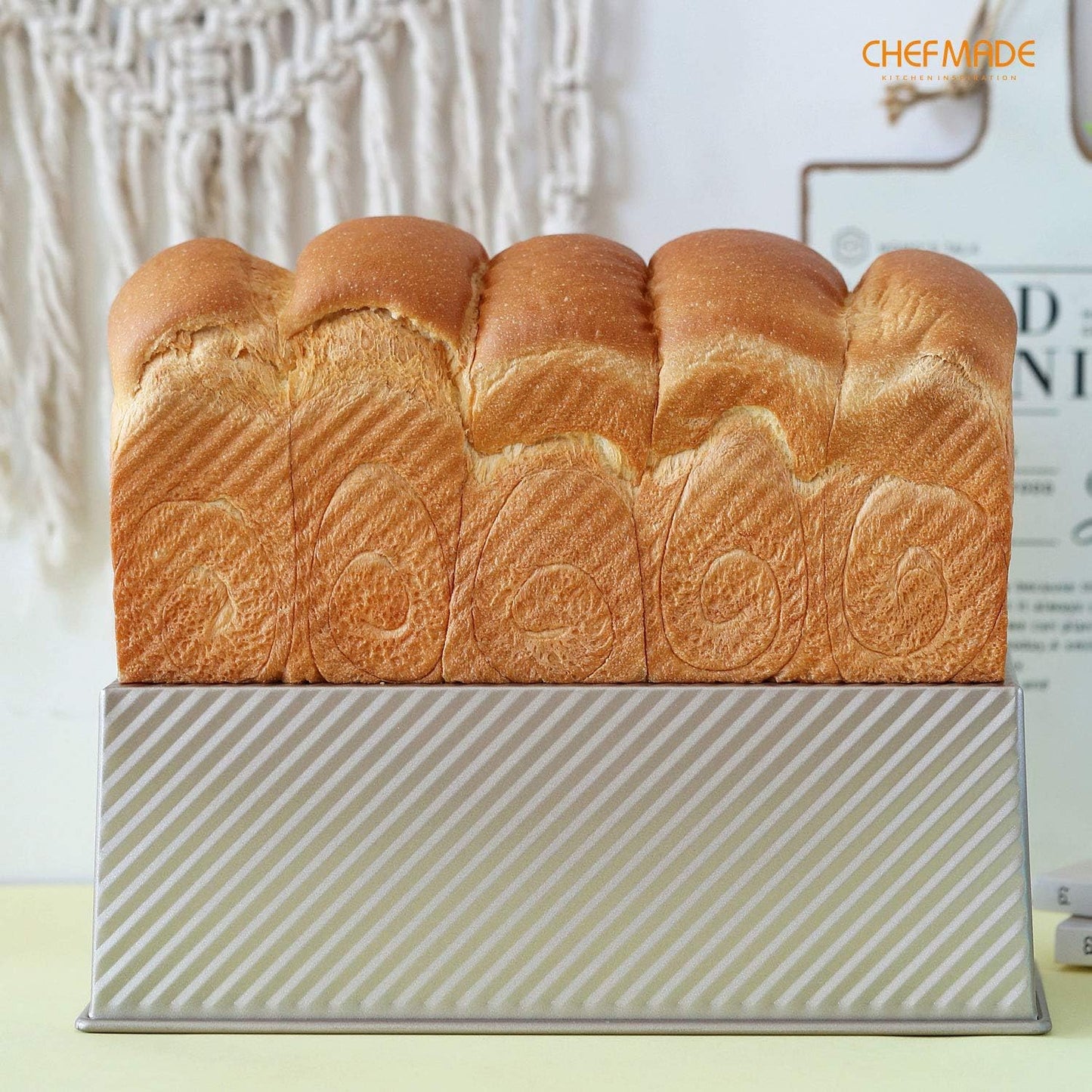 CHEFMADE Loaf Pan with Lid,Commercial Pullman Bread Pan 2.2Lb Dough Capacity,Non-Stick Bakeware Carbon Steel Bread Toast Mold with Cover for Baking Bread (Champagne Gold)